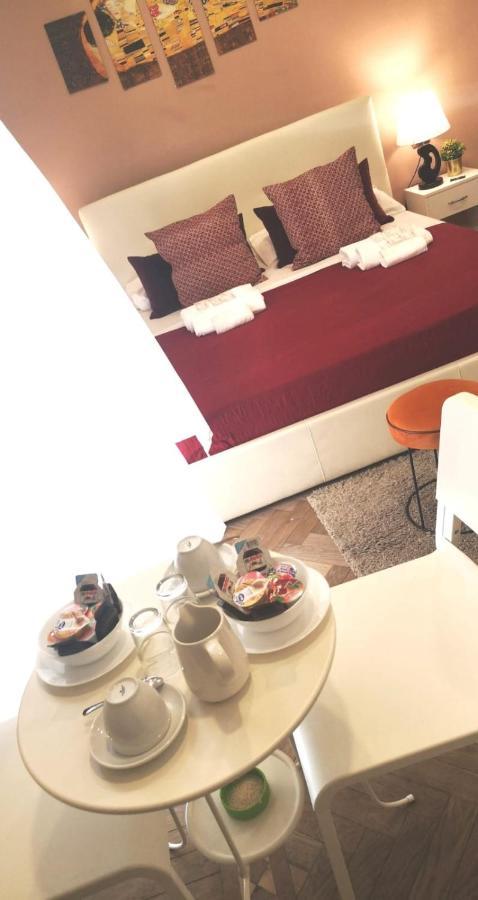 Bed and Breakfast Domus Luigi Leone II Neapel Exterior foto