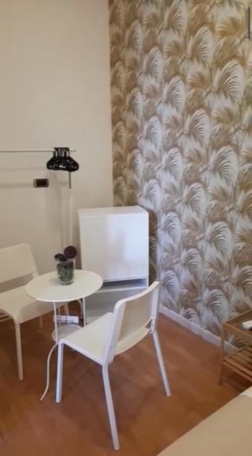 Bed and Breakfast Domus Luigi Leone II Neapel Exterior foto