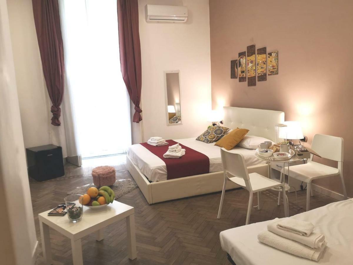 Bed and Breakfast Domus Luigi Leone II Neapel Exterior foto