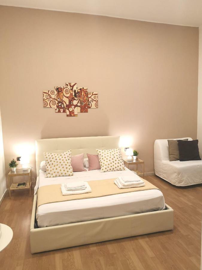 Bed and Breakfast Domus Luigi Leone II Neapel Exterior foto
