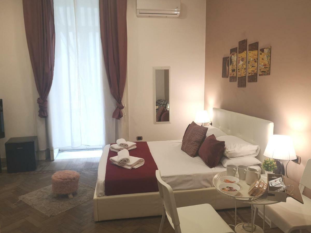 Bed and Breakfast Domus Luigi Leone II Neapel Exterior foto