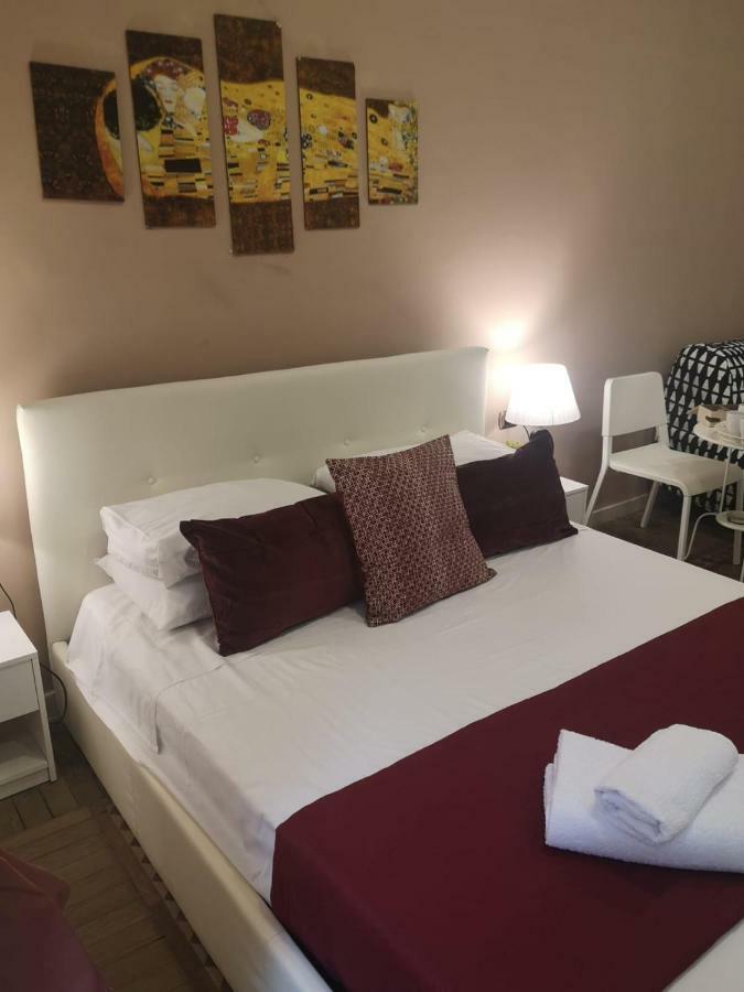 Bed and Breakfast Domus Luigi Leone II Neapel Exterior foto