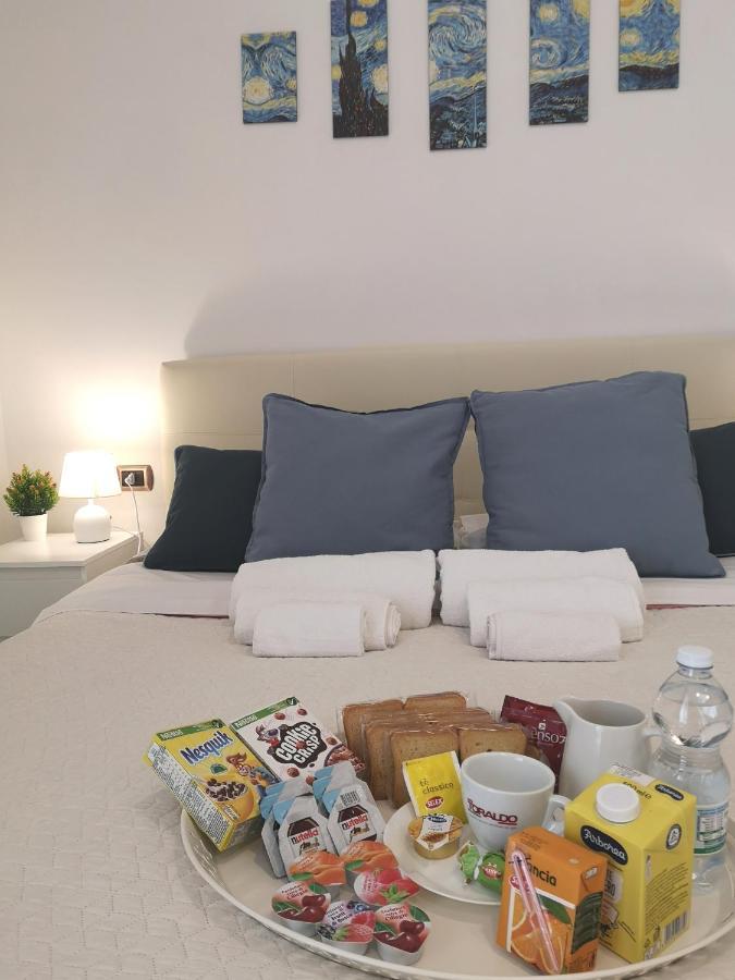 Bed and Breakfast Domus Luigi Leone II Neapel Exterior foto